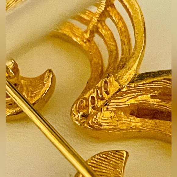 Vintage Signed Coro Gold Open Swirl Brooch - Picture 3 of 10
